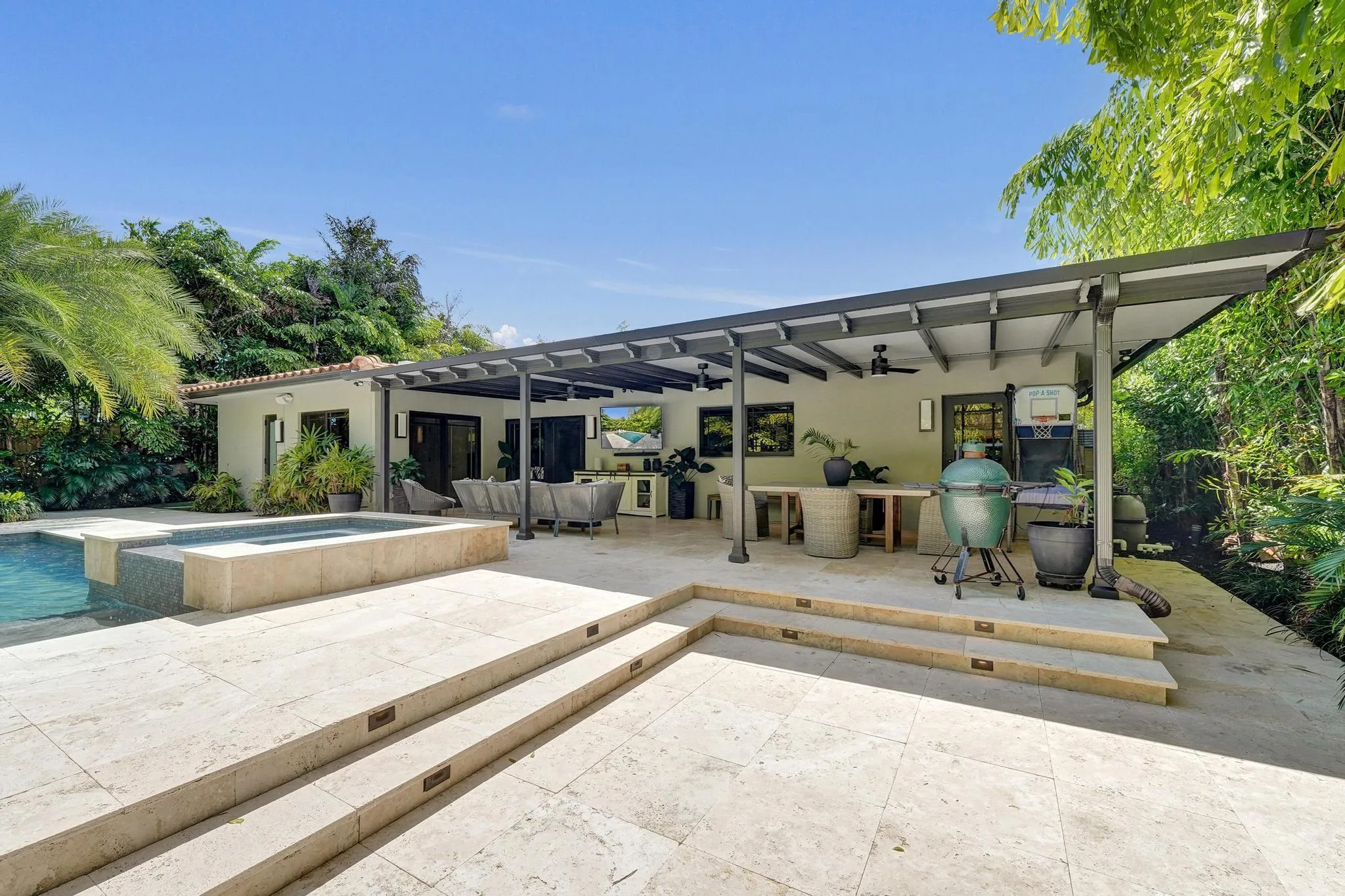 Large covered patio & beautiful travertine tiles.