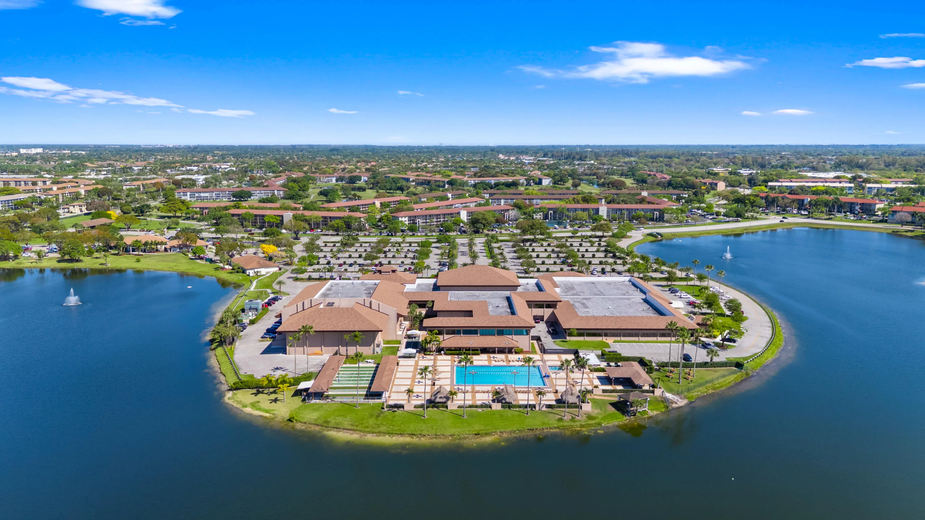 Enjoy resort-style living with a clubhouse, pools, fitness center, golf, tennis, transportation, entertainment, and 24-hour gated security.