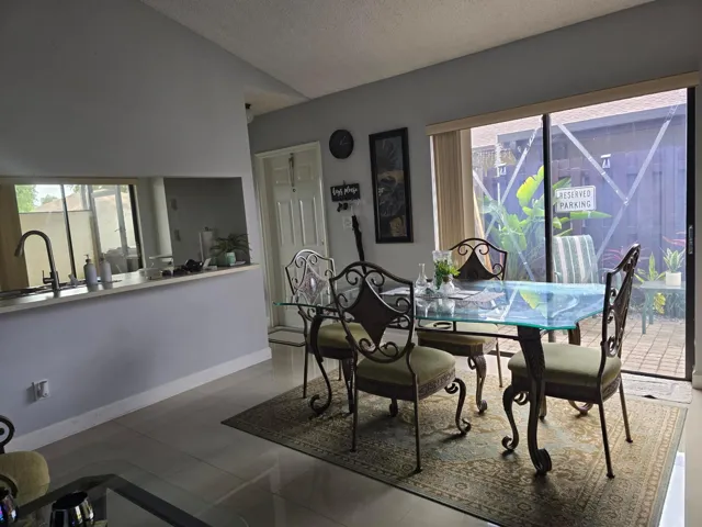 28- Dinning room