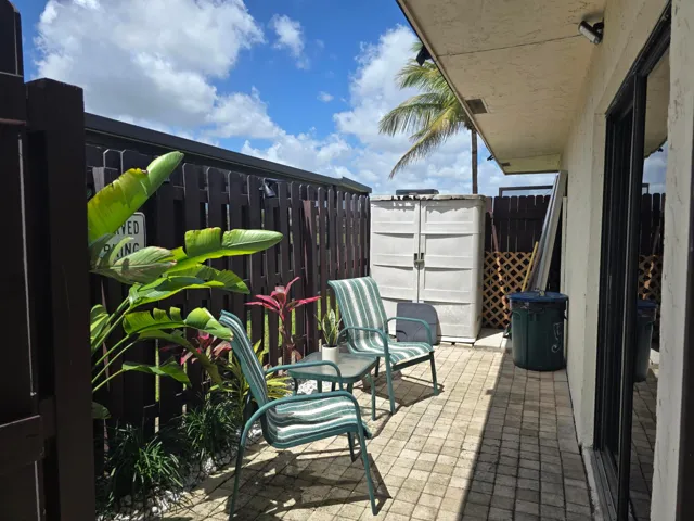 8- Patio