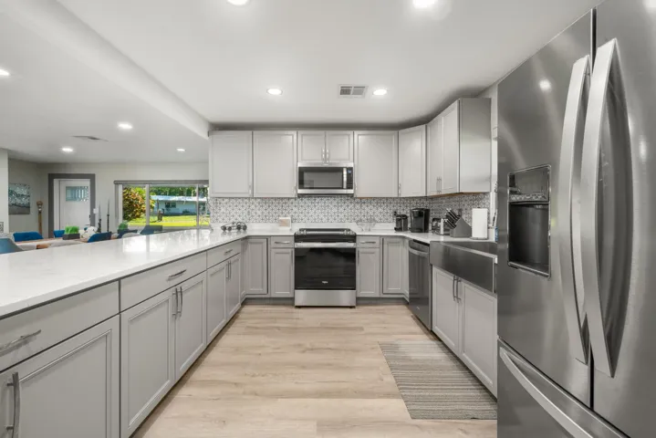 interior - kitchen 3
