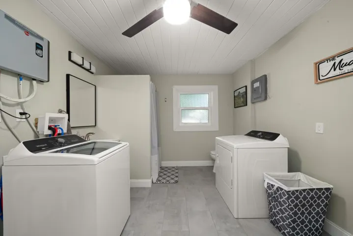 interior - laundry 1