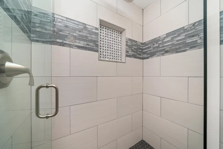 interior - master bathroom 4