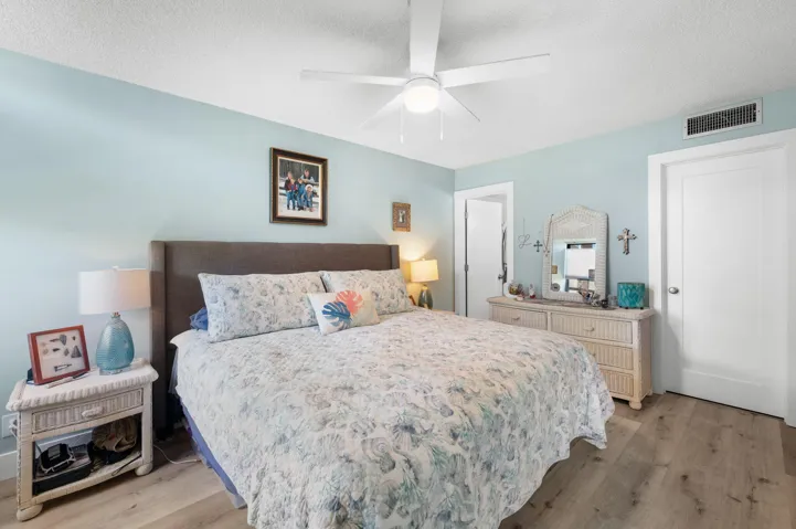 This peaceful retreat features walk in closet.