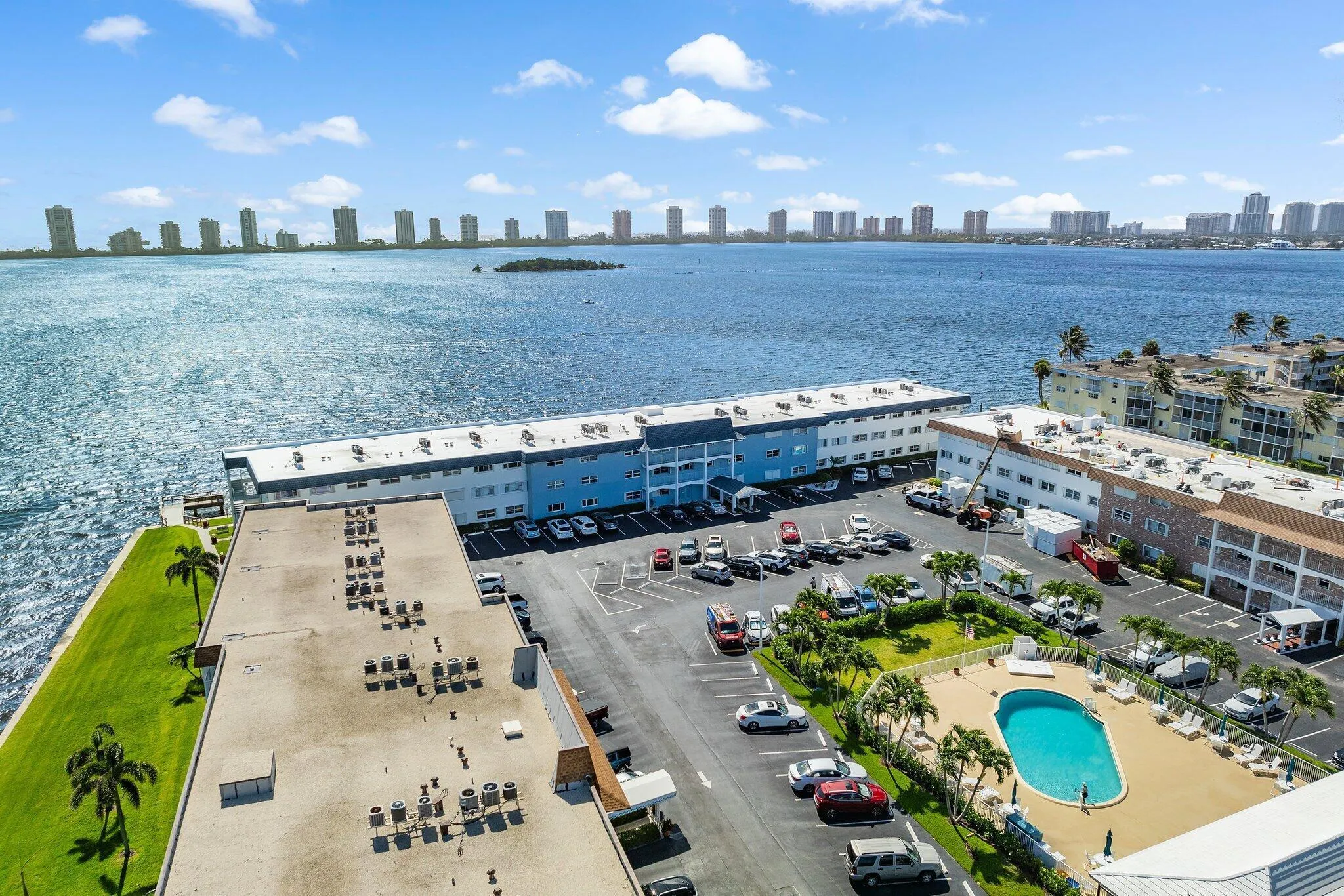 033-100ShoreCt-105-NorthPalmBeach-SMALL
