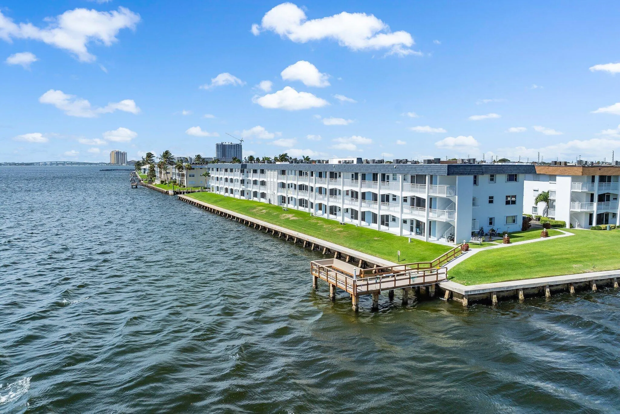 035-100ShoreCt-105-NorthPalmBeach-SMALL