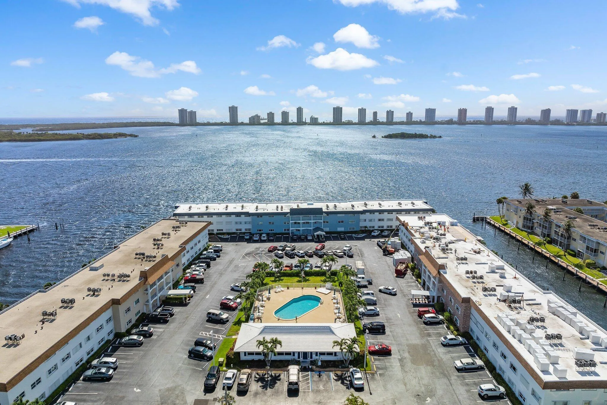 032-100ShoreCt-105-NorthPalmBeach-SMALL