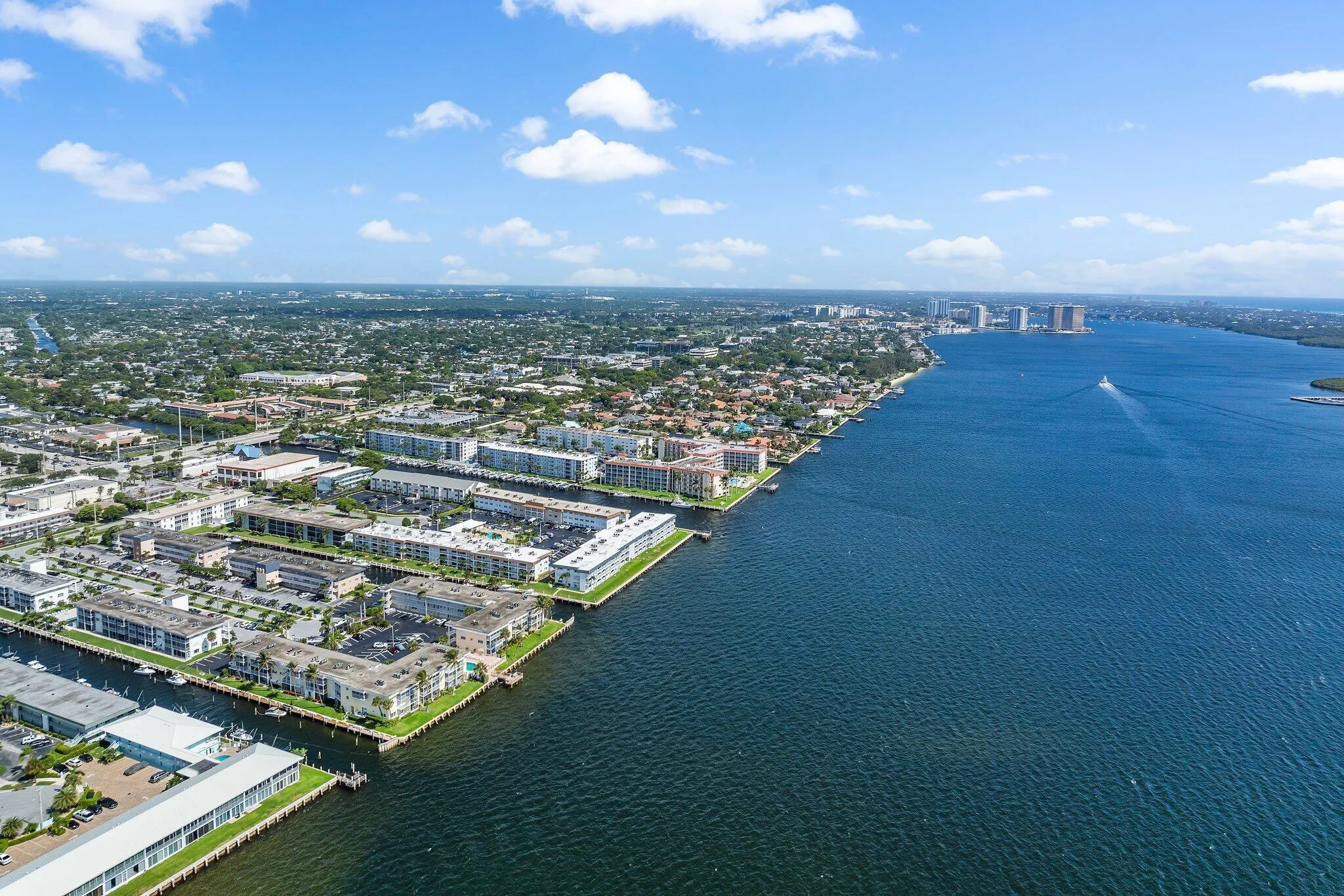040-100ShoreCt-105-NorthPalmBeach-SMALL