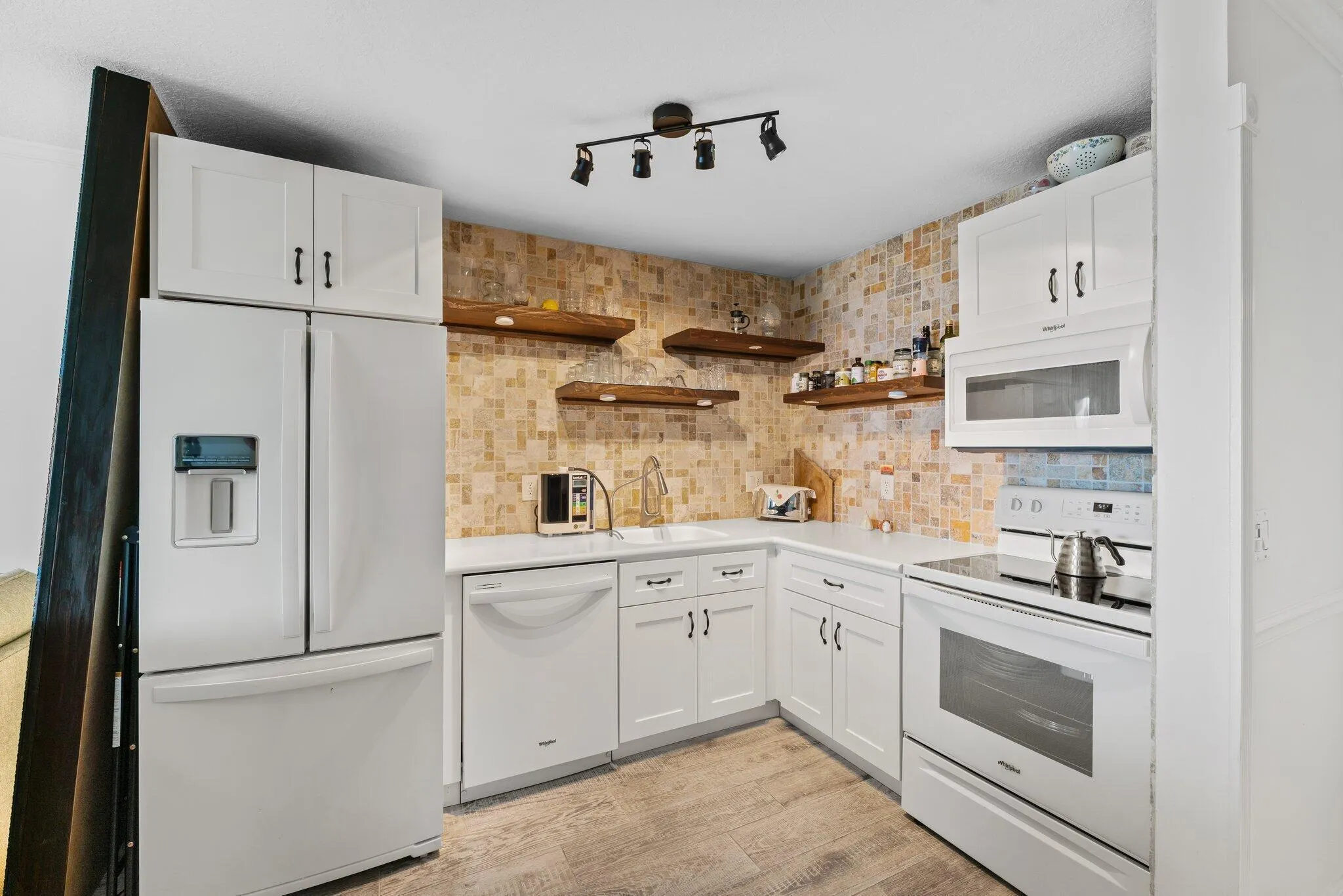 017-100ShoreCt-105-NorthPalmBeach-SMALL