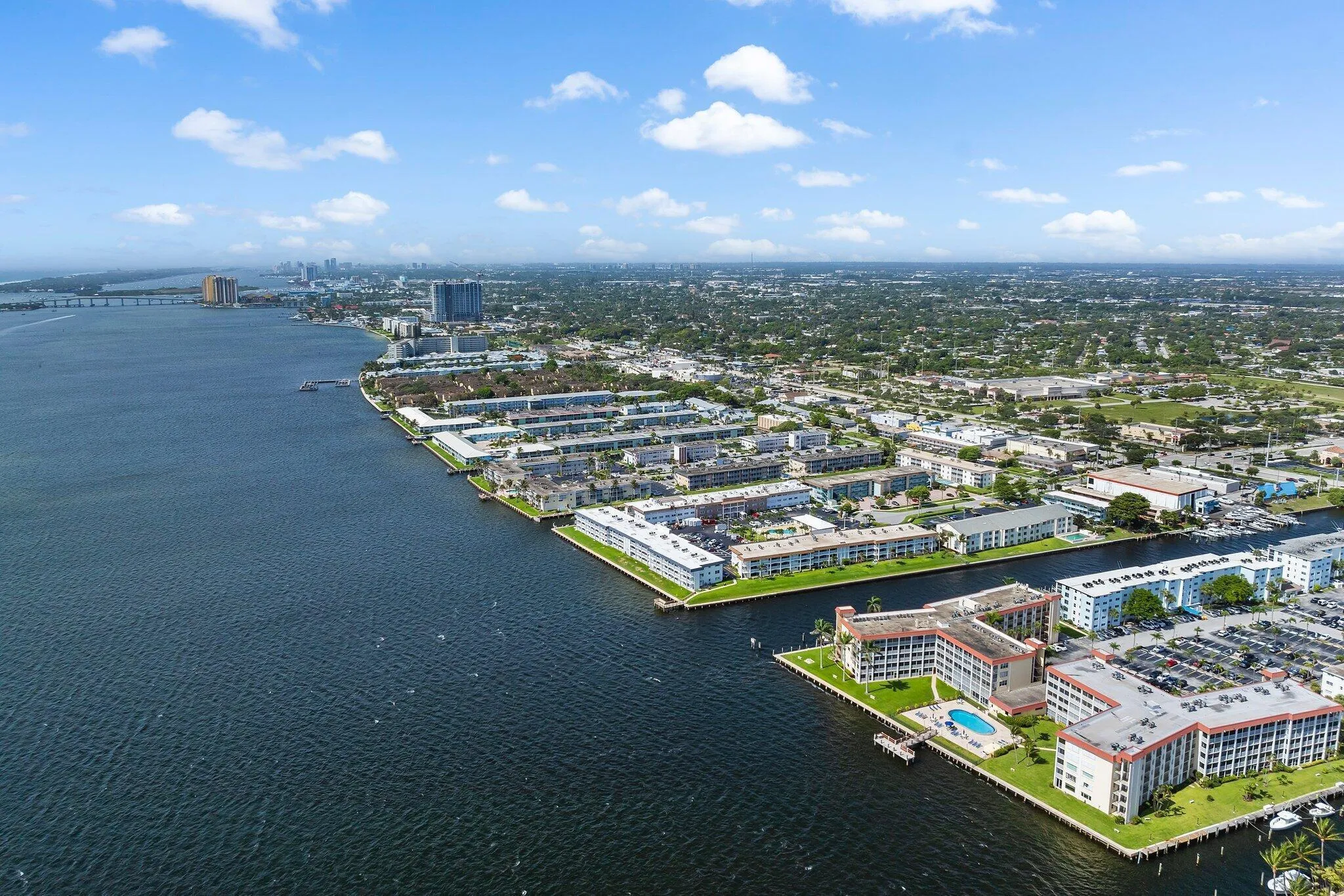 046-100ShoreCt-105-NorthPalmBeach-SMALL