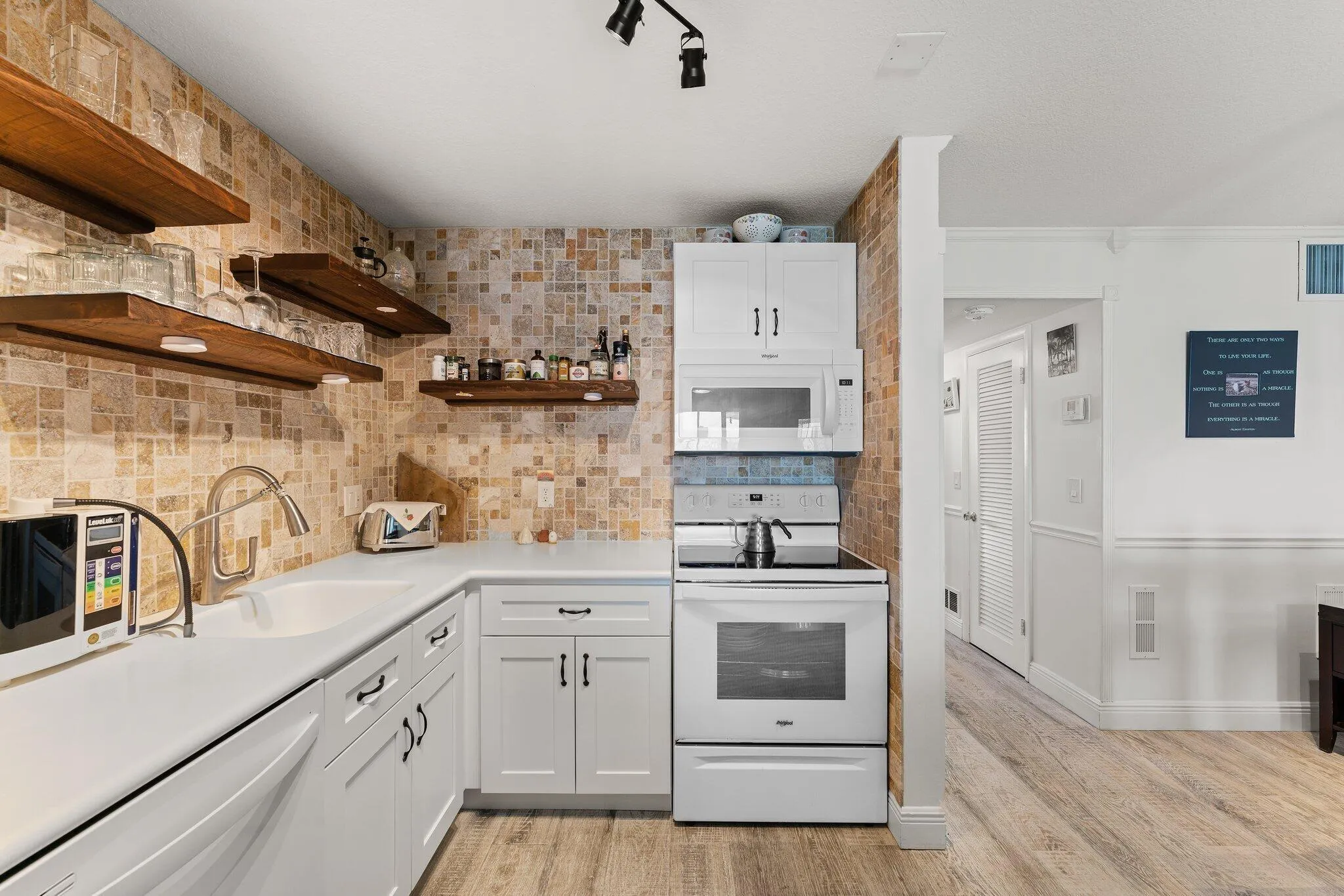 019-100ShoreCt-105-NorthPalmBeach-SMALL