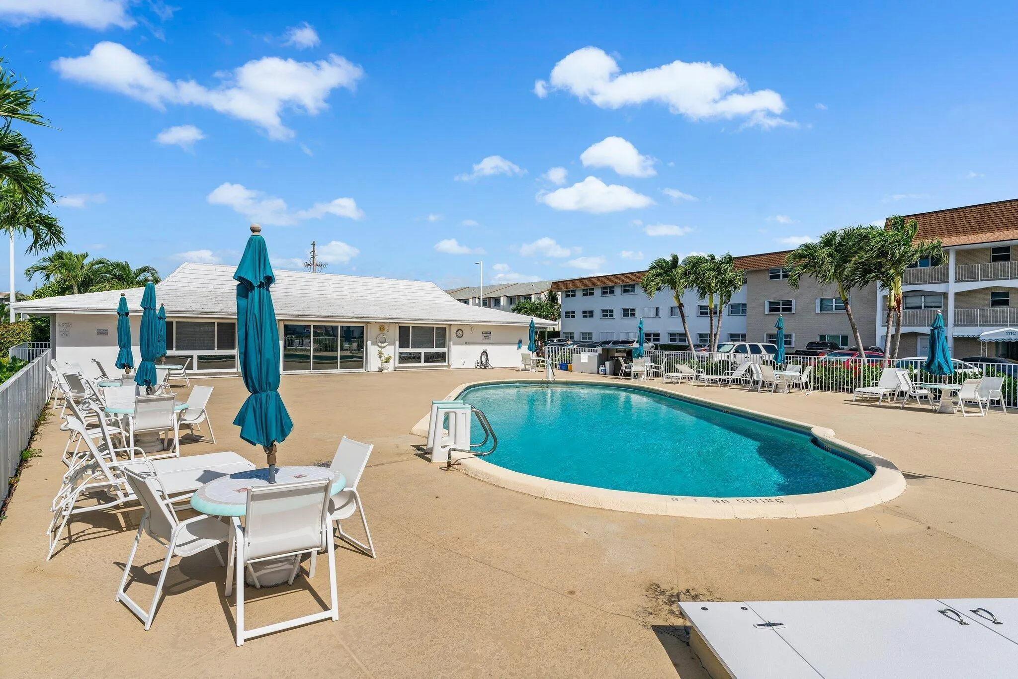 028-100ShoreCt-105-NorthPalmBeach-SMALL