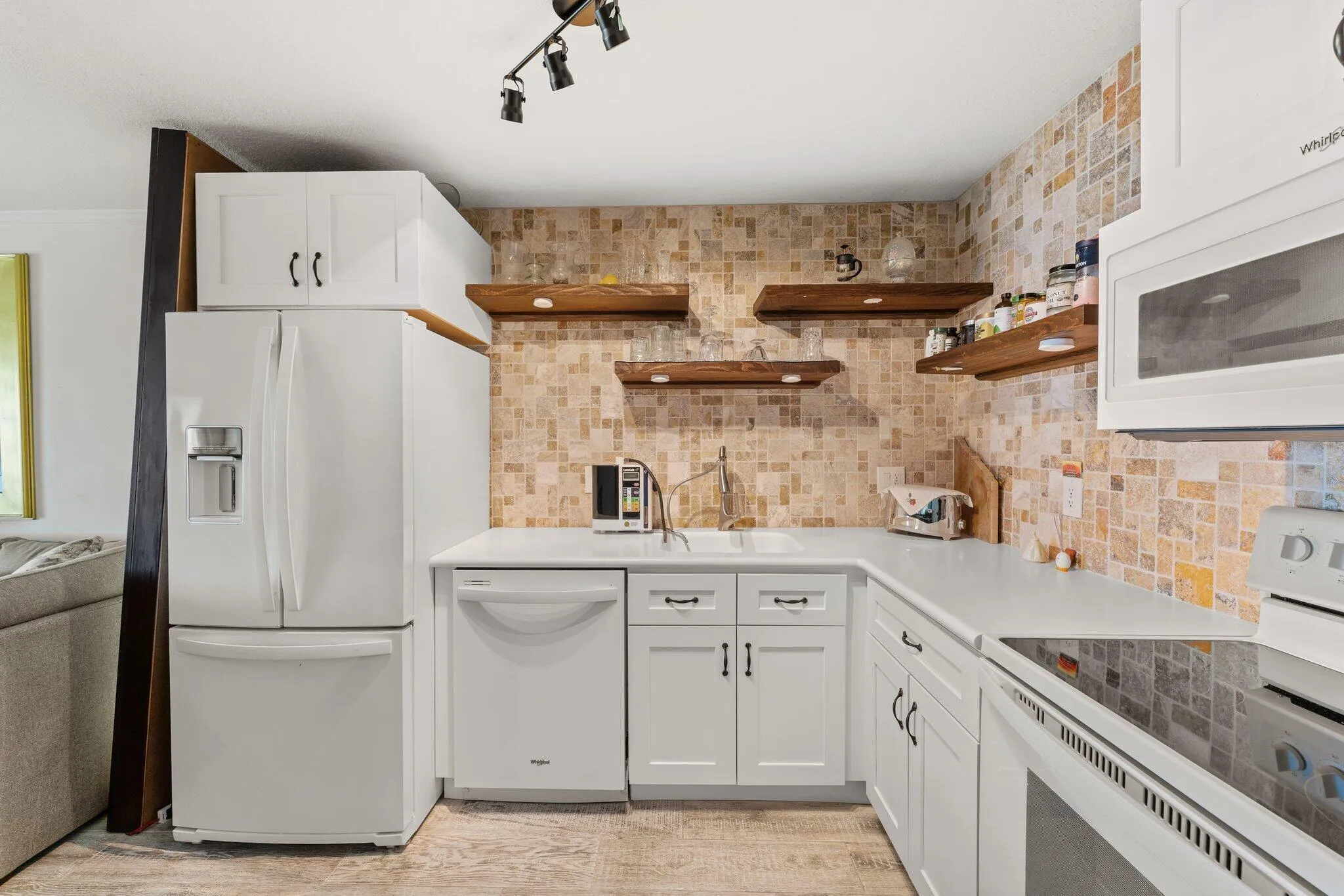 020-100ShoreCt-105-NorthPalmBeach-SMALL