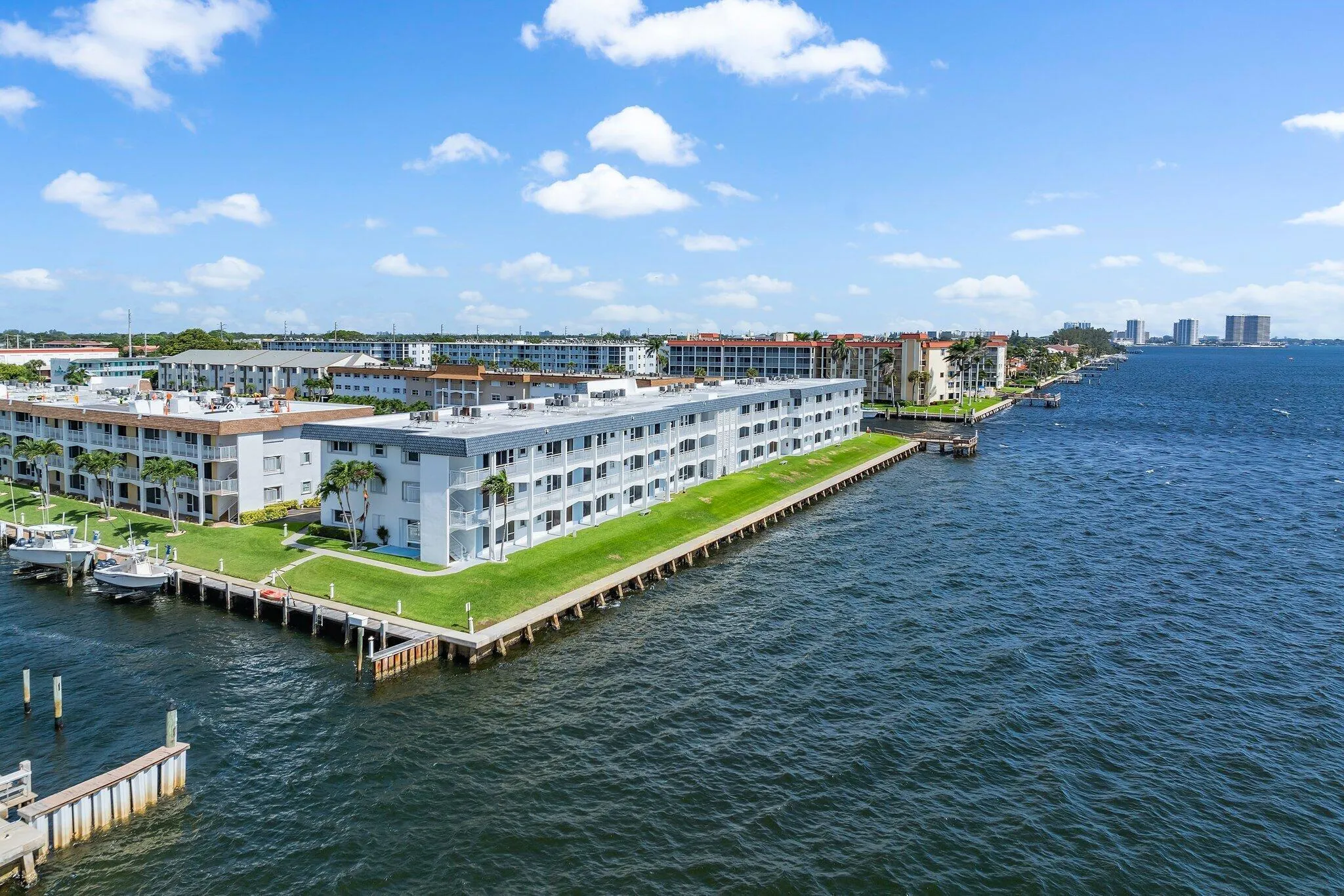 039-100ShoreCt-105-NorthPalmBeach-SMALL