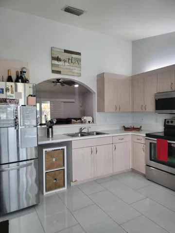 EAT IN KITCHEN