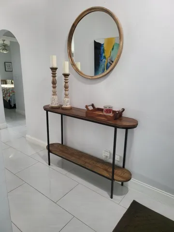 FOYER/ENTRANCE