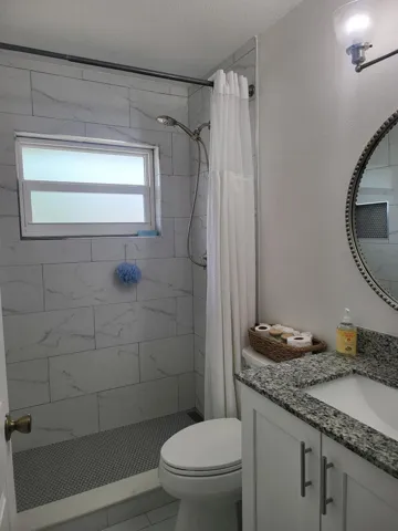 SECOND HALL BATHROOM