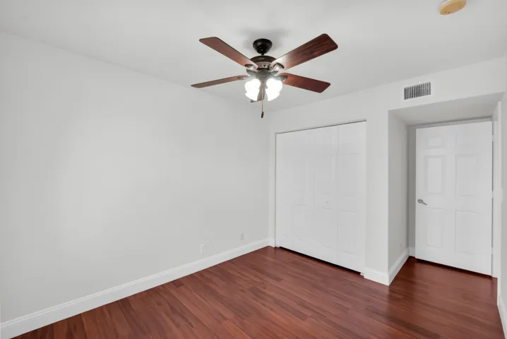 2581 Riverside Dr-16