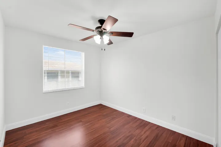 2581 Riverside Dr-15