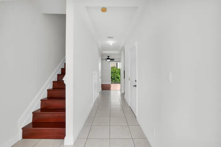 2581 Riverside Dr-1