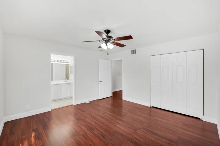 2581 Riverside Dr-20