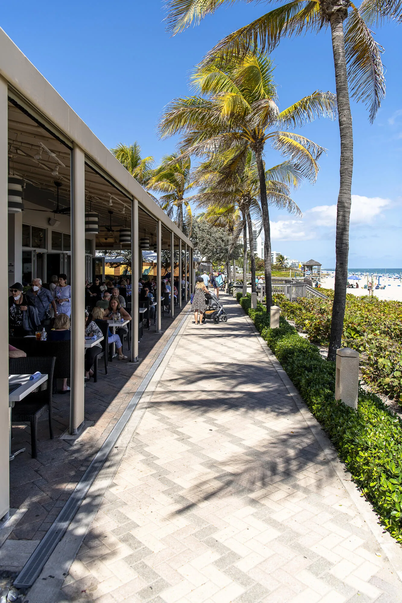 Multiple oceanfront dining options