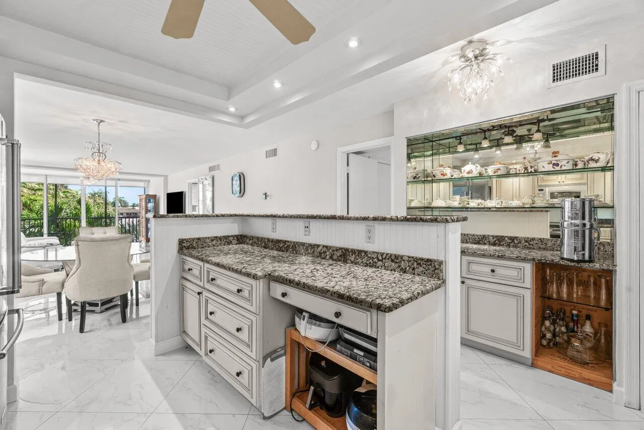 10_Kitchen_into_dining_area