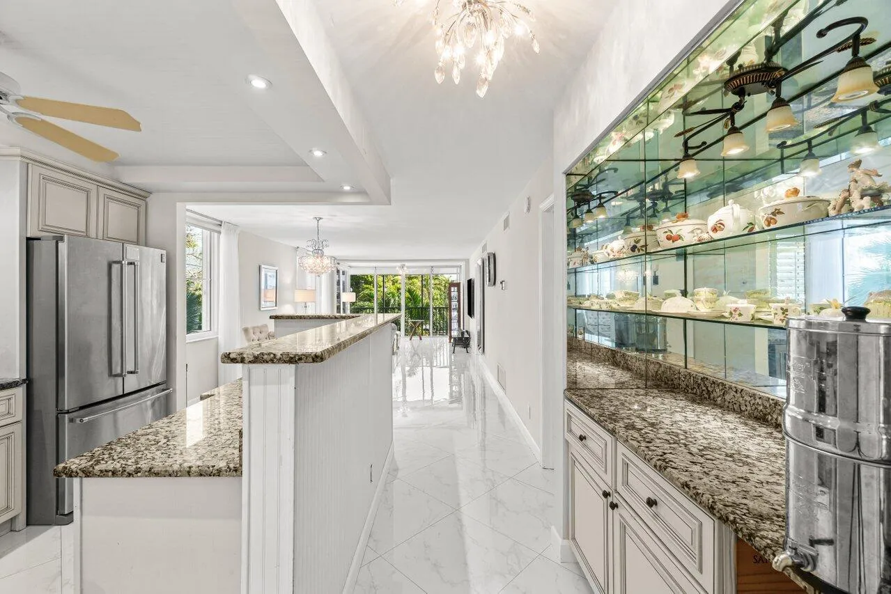 12_Dry_bar_with_additional_cabinets