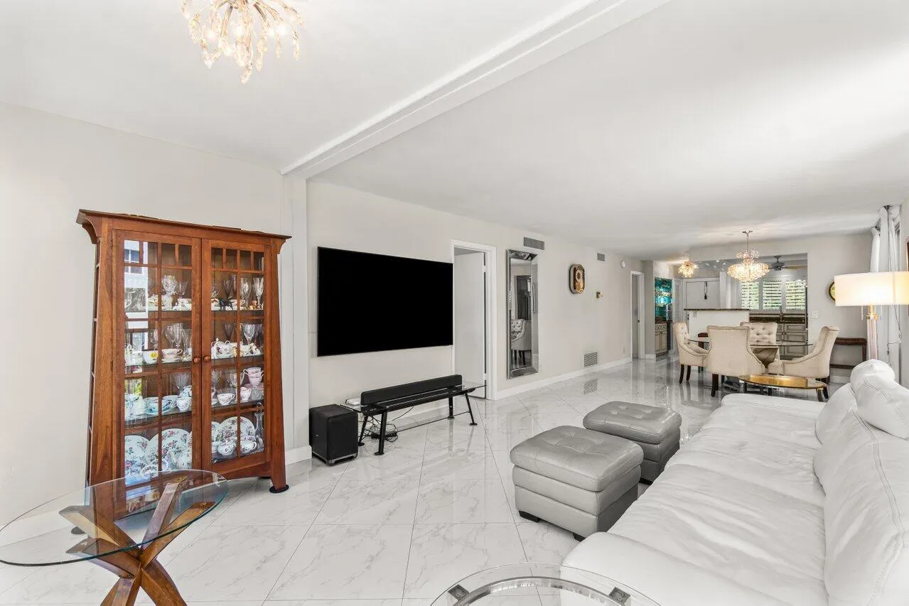 6_Large_living_area