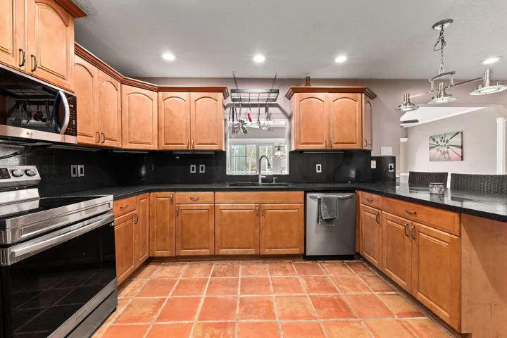 Kitchen (2)