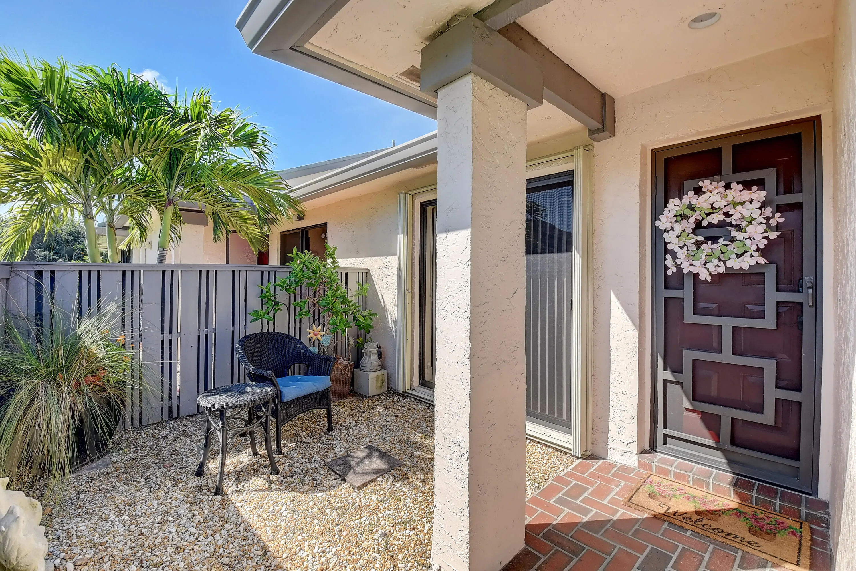 Front yard with Grill and direct access to Kitchen