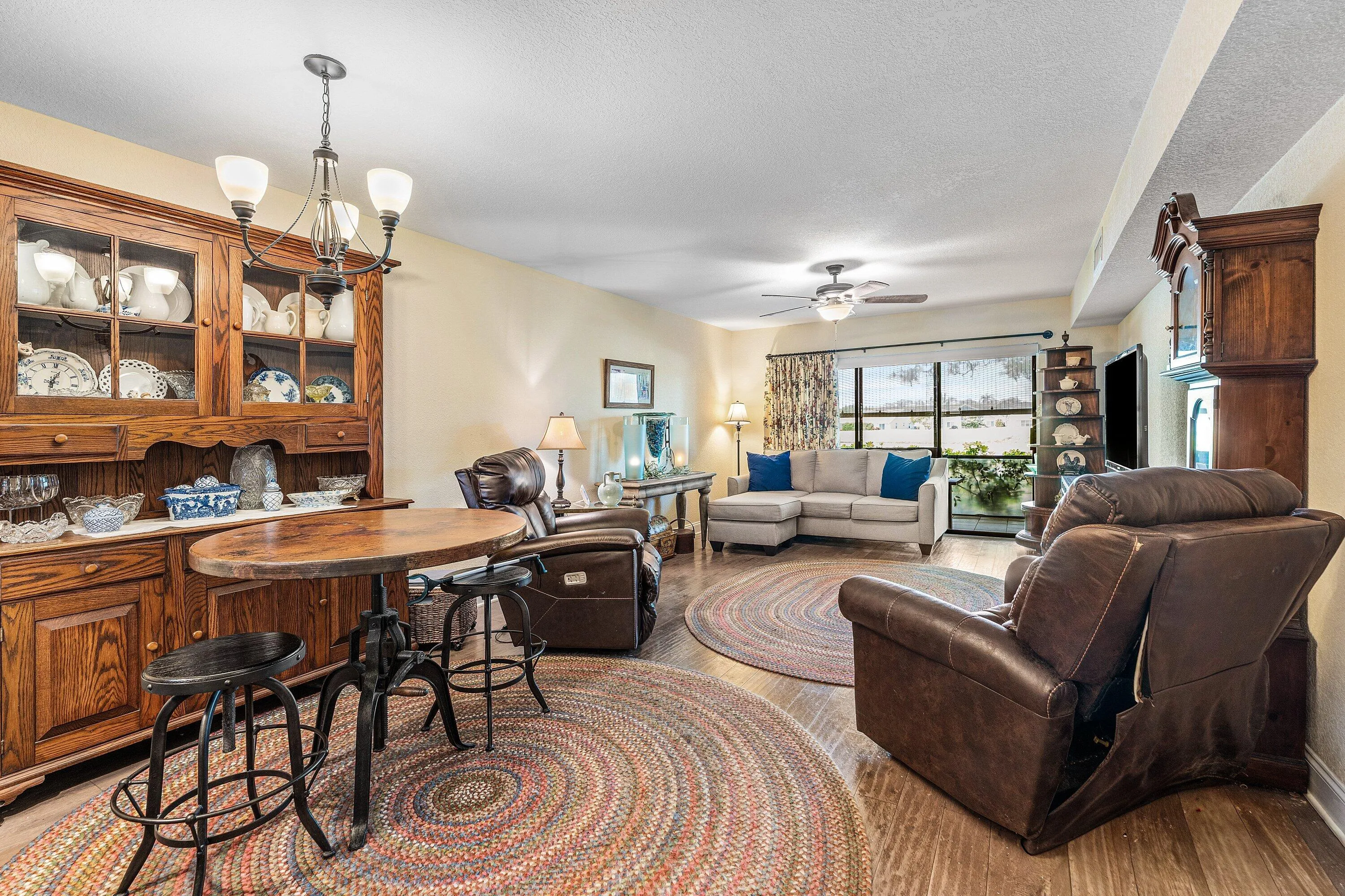 Very Large Living & Dining Rooms!