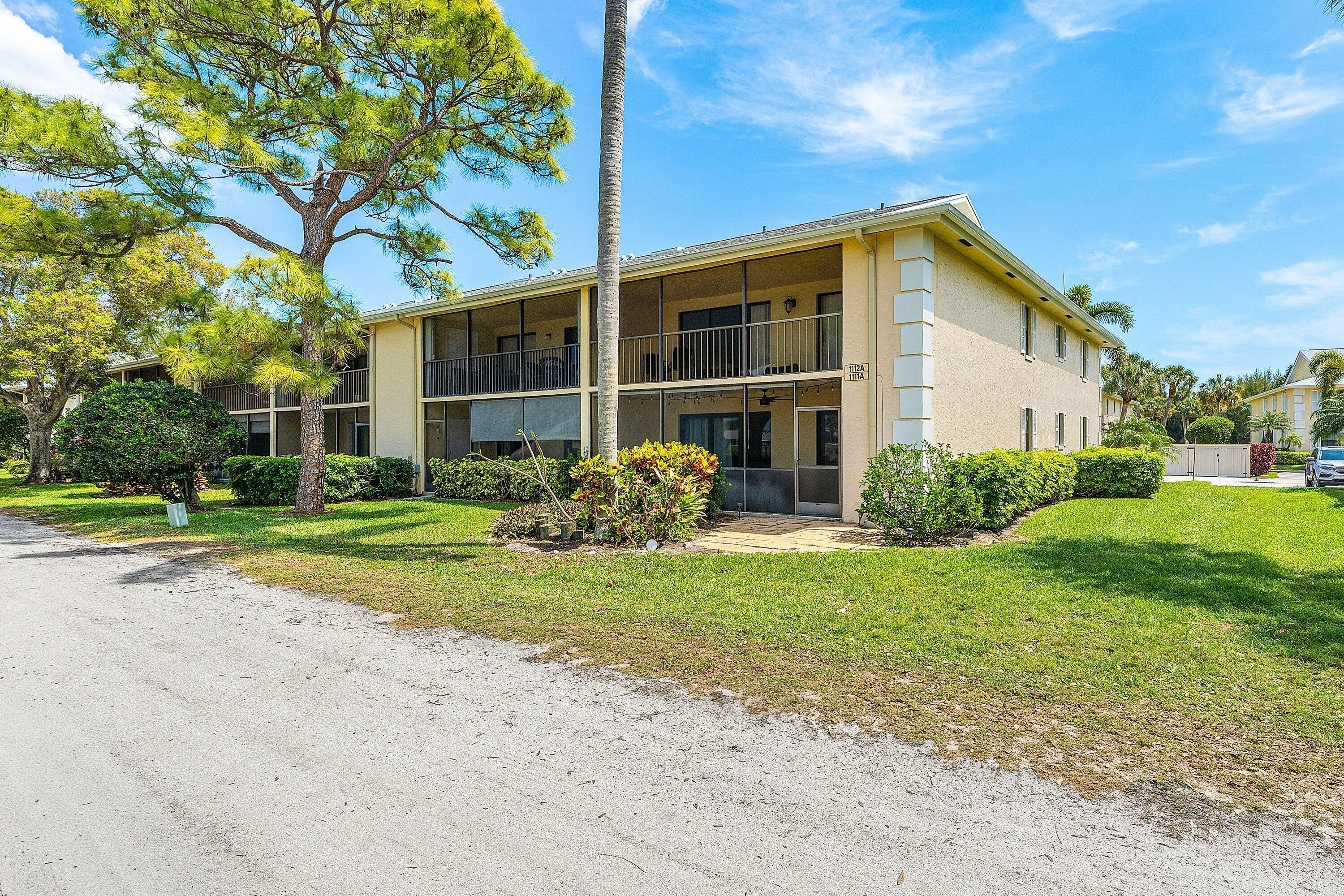 Overlooking the Lake and Golf Course!!!