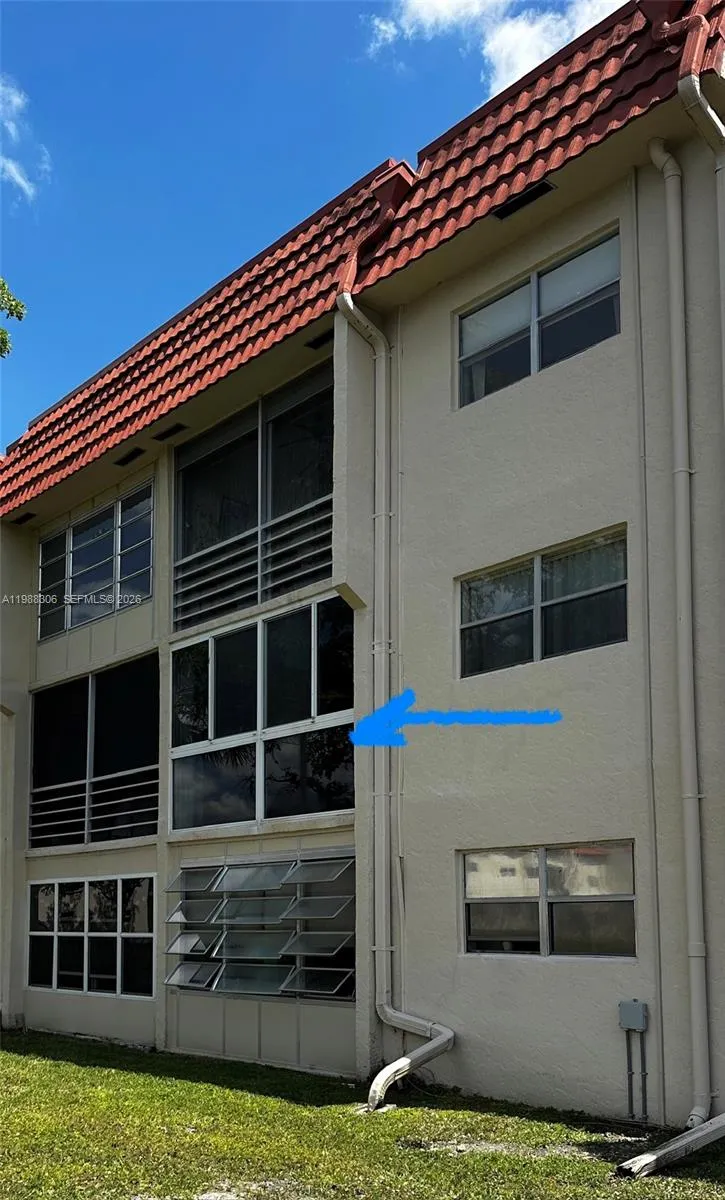 patio/Ba;cony wind proof window facing lake