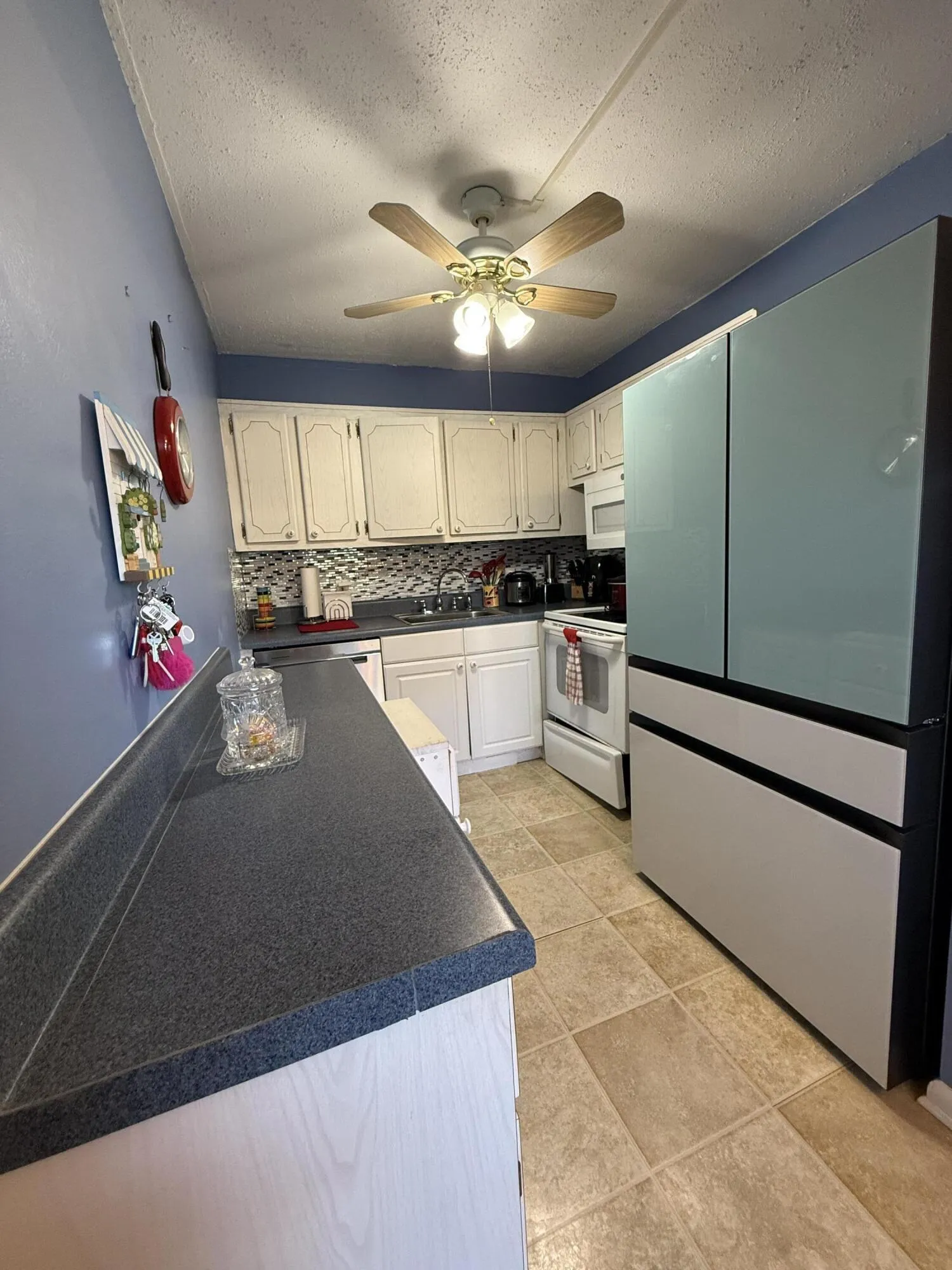 81 Camden D 16
