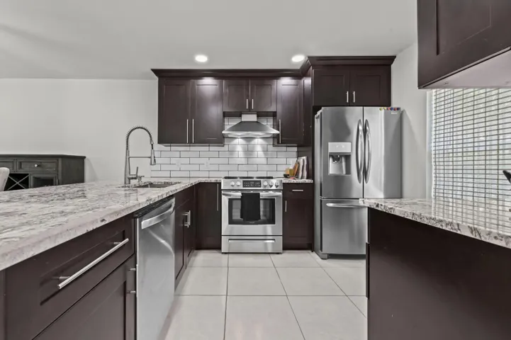04 Kitchen 01