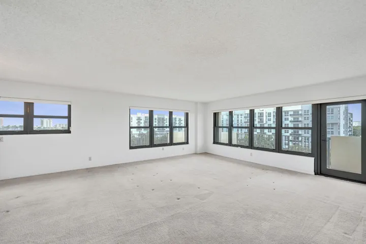 SE corner unit with amazing light