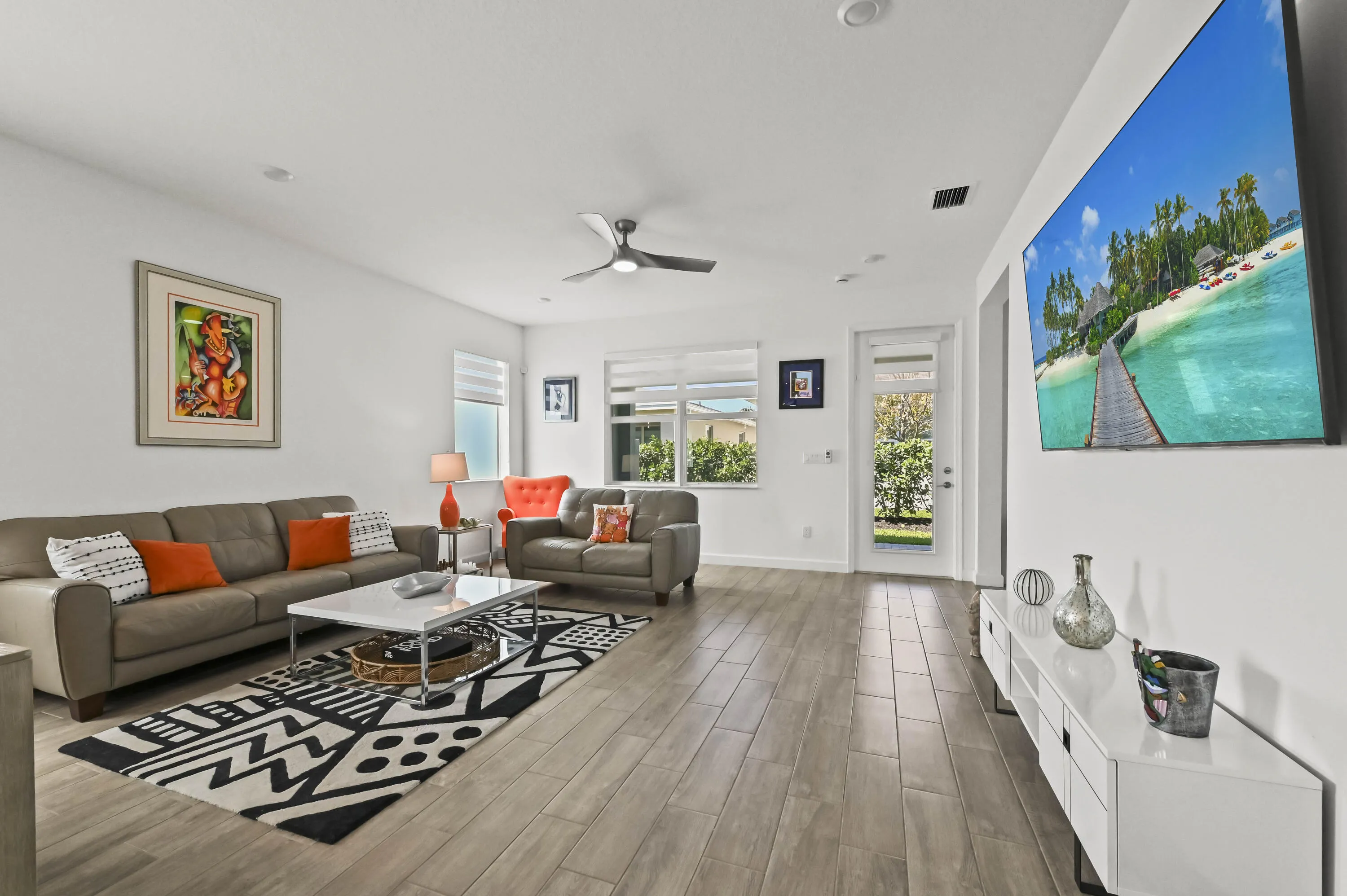 16 Living Room 01