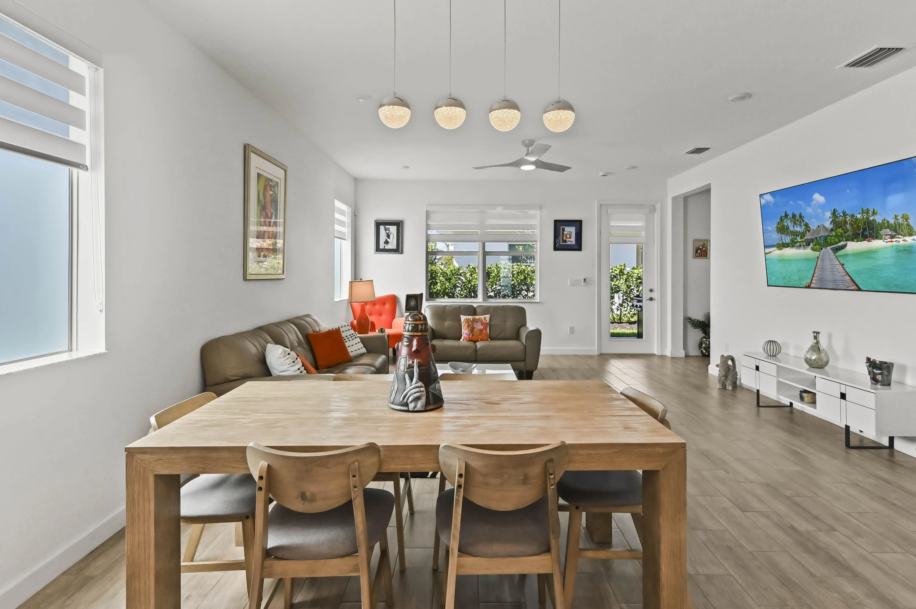 13 Dining Room 01
