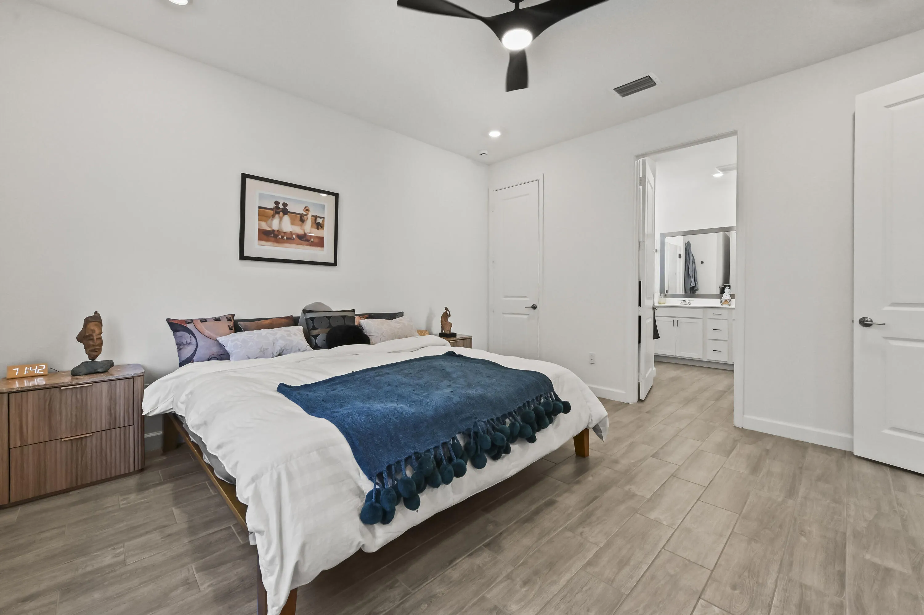 25 Bedroom 02