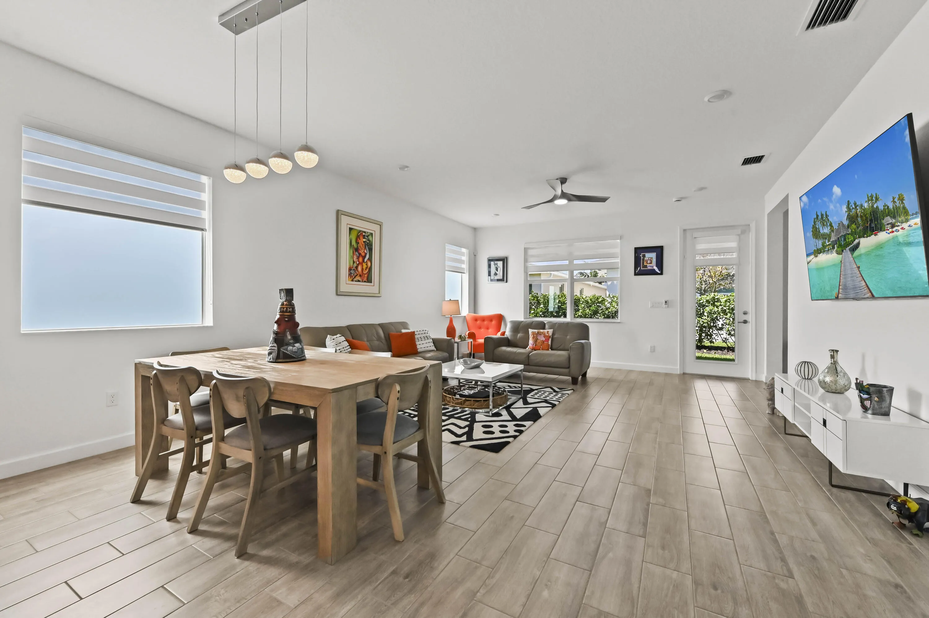 14 Dining Room 02