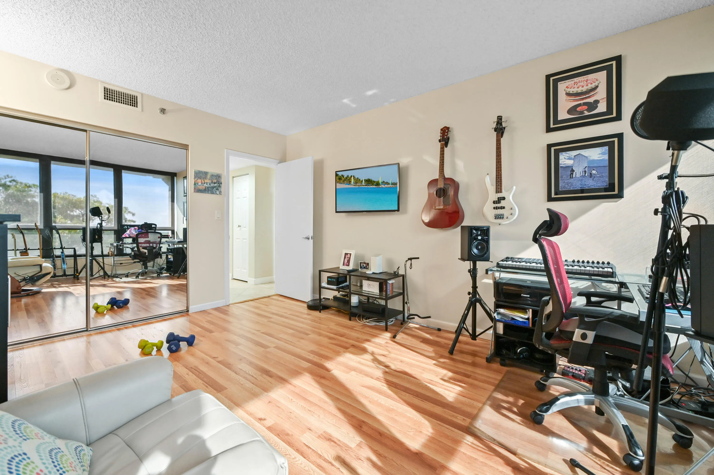 36 Bedroom 02