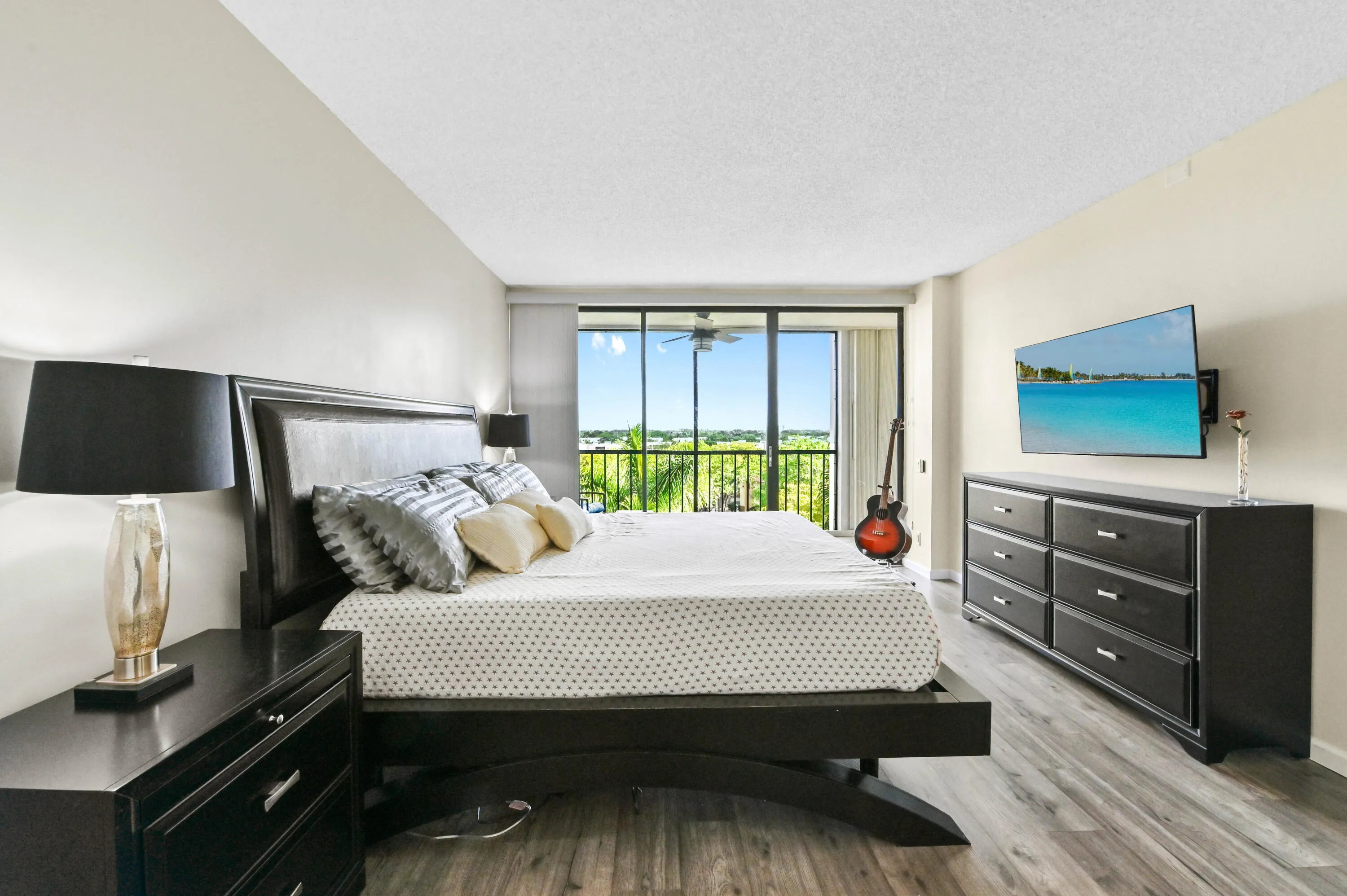 20 Bedroom 02