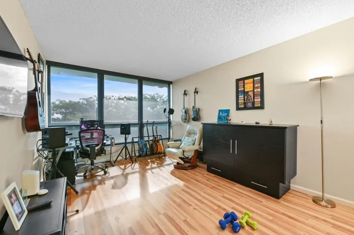 35 Bedroom 01