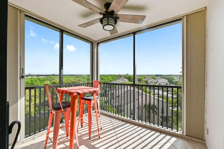 29 Balcony 05