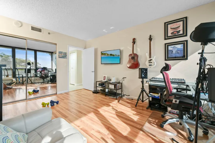 36 Bedroom 02