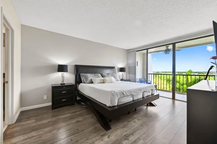 19 Bedroom 01