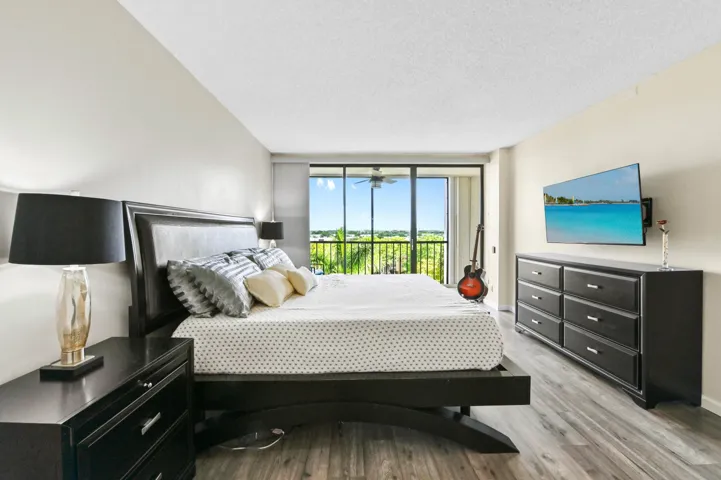 20 Bedroom 02