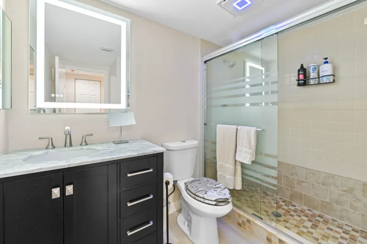 34 Bathroom 02