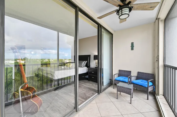 24 Balcony 01